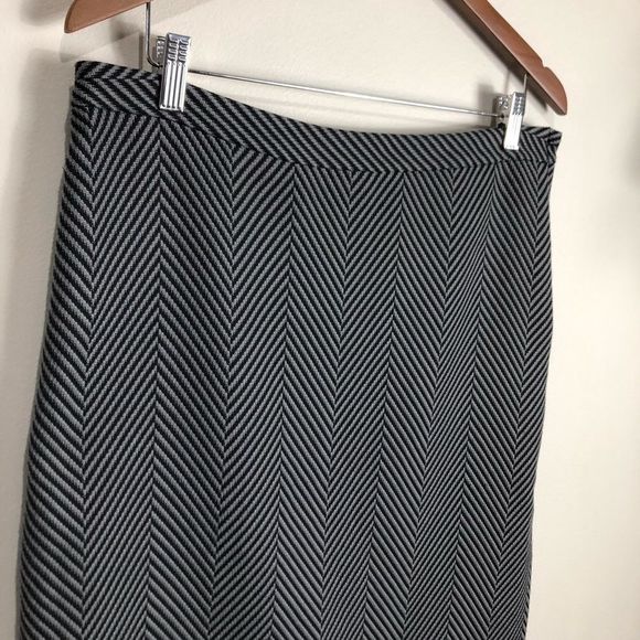 4/$45 H&M | Grey Black Herringbone Skirt | 10 - Picture 6 of 8